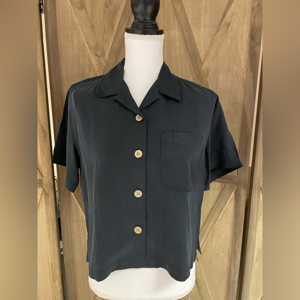 Jacobsons 100% silk women’s 6 black Short Sleeve Button-Up Shirt gothic
